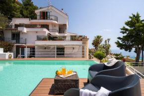 Villa vista mare con piscina privata a Mondello, Palermo